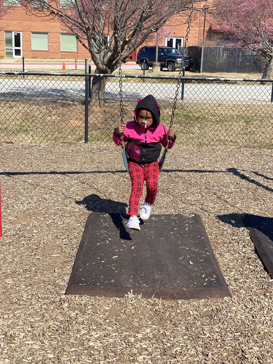 RCPS_EarlyLearn's tweet image. Cover me in Sunshine ☀️ #playgroundvibes #playground #dph #pat