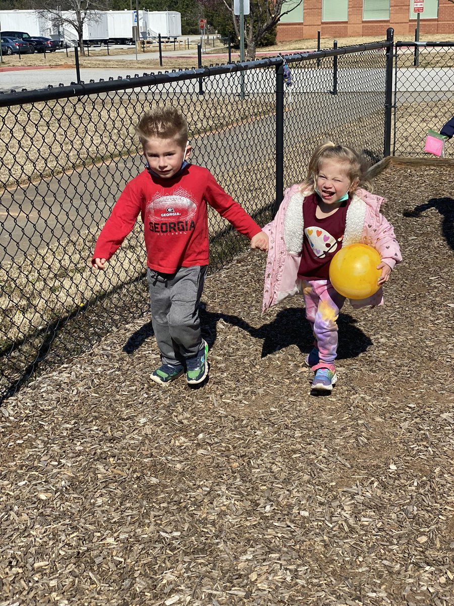 RCPS_EarlyLearn's tweet image. Cover me in Sunshine ☀️ #playgroundvibes #playground #dph #pat