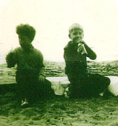 VancouverPD's tweet photo. #VPDNews: Nearly 70 years after skeletal remains of two young boys was discovered in Stanley Park, the #VPD has identified the victims through DNA as Derek and David D’Alton. The city’s oldest unsolved murder case is also known as the “Babes in the Woods.”
https://t.co/Jv6NPzJreu https://t.co/YG7666X0tJ