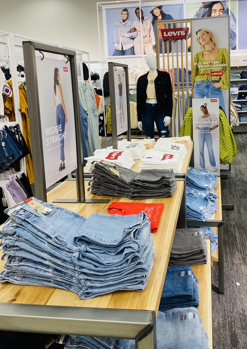 GraceAtTarget's tweet image. We have LEVI’S here at 623 🌼❤️✨🥰 👏 @JenPeters77 @MelbaBaldesari @ToledoTarget @_TheNickOwens @settoselltarget