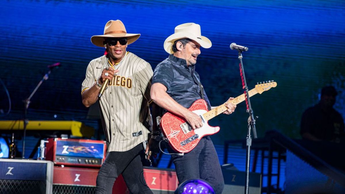 Brad Paisley to Jimmie Allen: “I’ll be the Sally Fields to your Burt Reynolds anytime” https://t.co/7jl7Wn8UFj https://t.co/2AhHVrGmO7