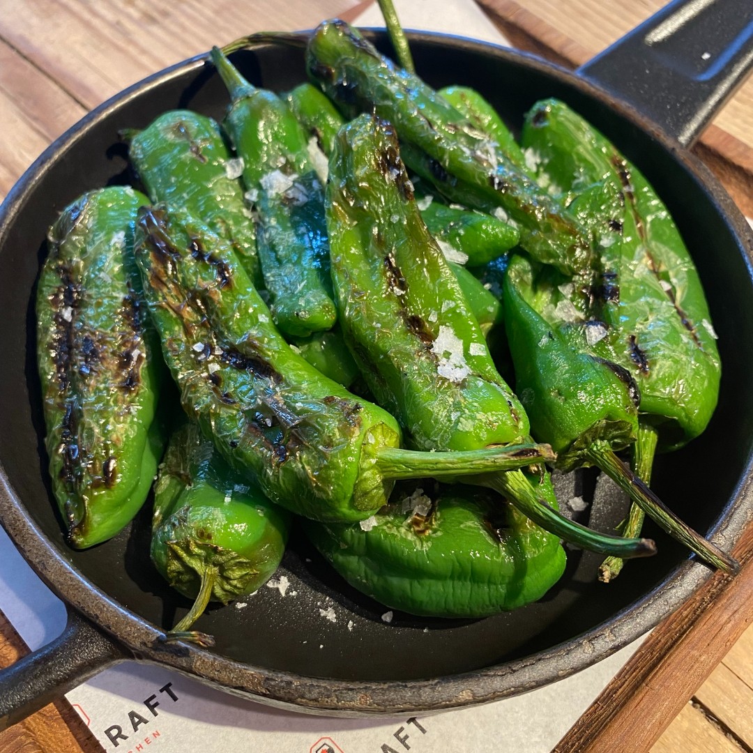 PureCraftBars's tweet photo. 🔥Some like it HOT 🔥
Not all Padron peppers are equal, only 1 in 10 are hot the rest are as mild as a green bell pepper.
Serve charred with a sprinkling of sea salt. Perfecto!
#bigonbrum #brumeats #beerlovers #beer #PCBK #food #foodie #foodpics #birmingham #eatlocal #brum https://t.co/kIfhY3nEDw