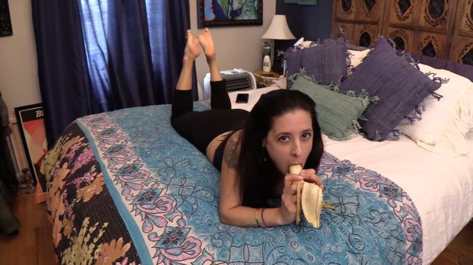 New Video update "Flirty Foot Tease" Available for purchase at https://t.co/8joftlcpq0 https://t.co/