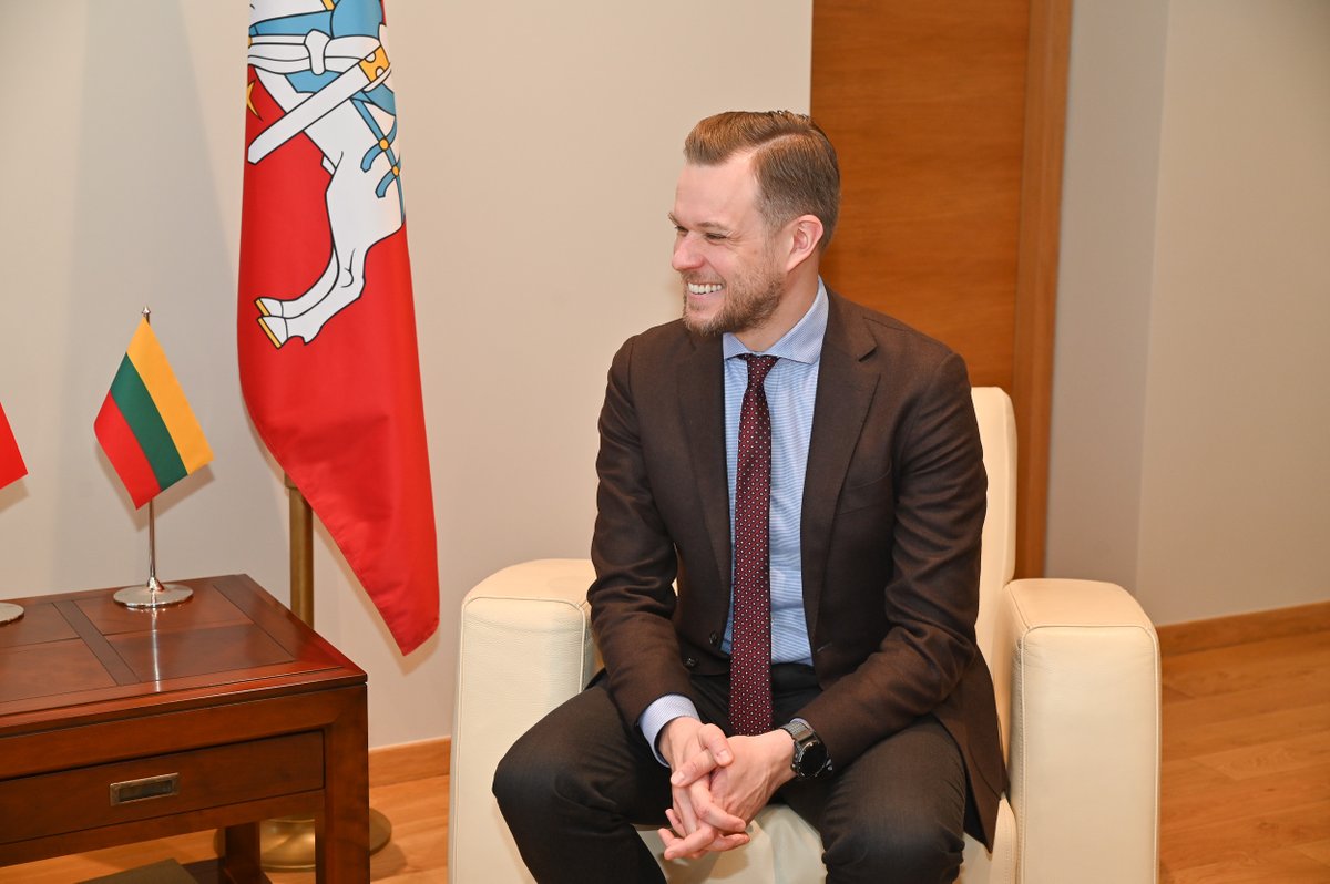FM <a href="/GLandsbergis/">Gabrielius Landsbergis🇱🇹</a> met the #Indonesian amb Wahab: #Lithuania aims for the increased engagement in the #IndoPacific. Let’s build on 🇱🇹🇮🇩 cooperation success stories in the aviation, tourism sectors, food industry and expand our economic partnerships to high-tech industries.