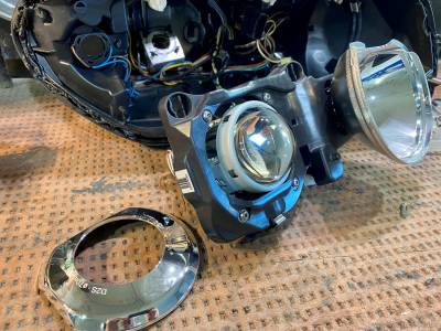 carlightdesign's tweet photo. Установка линз #Hella F1 в фары #BMW X5 e53, замена стекол фар и установка новых автоламп #Philips Ultimate Led effect, нанесение защитной пленки #SunTek
https://t.co/FCIsDCPWCS

#установка_линз_фары #ремонт_фар #ремонт_фар_BMW https://t.co/Tm7LtPloS1
