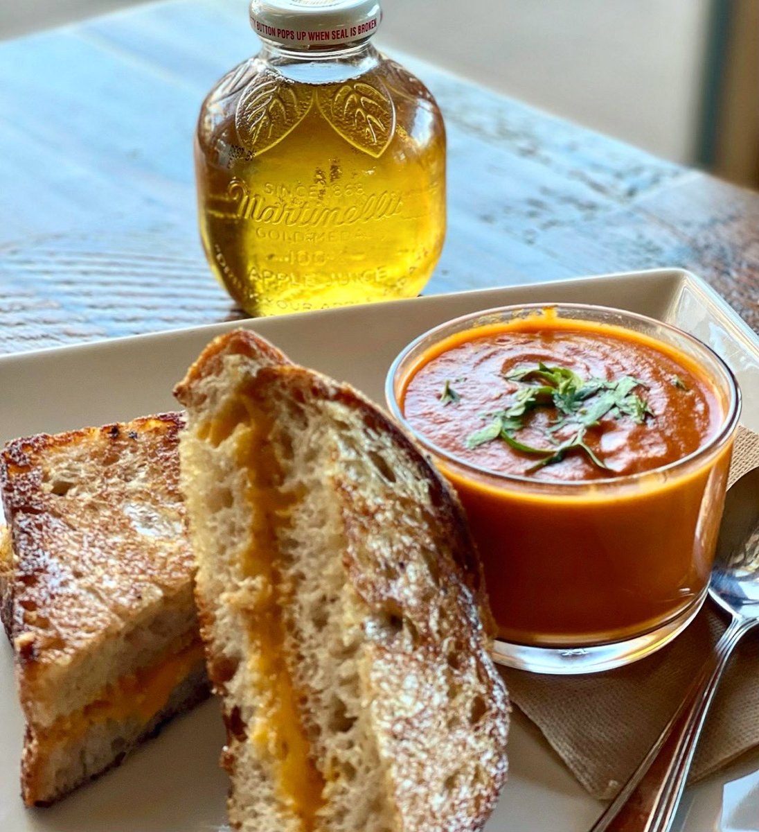 Let us warm your soul with the classics; grilled cheese on #adastrabakery sourdough, tomato soup and glass bottle <a href="/martinellis/">Martinelli's</a> apple juice. 😋

#supportlocal #eatlocal #grilledcheese #tomatosoup #adastrabreadco #martinellis #applejuice #pacificgrove #comfortfood <a href="/PacificGroveGC/">Pacific Grove Golf</a>
