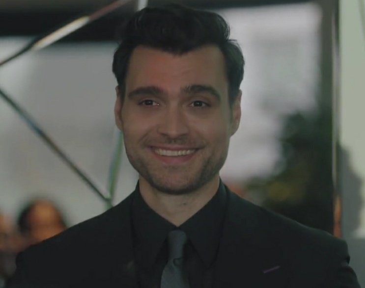 Kötü karakterlere aşık olma gibi bir huyum var. #Baba