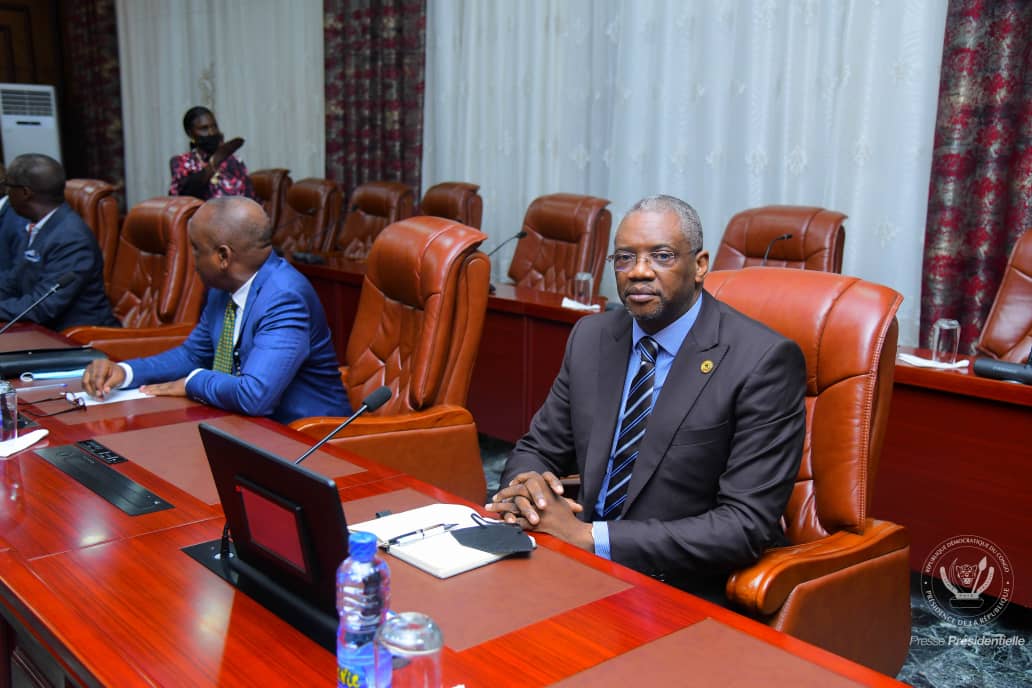 Presidence_RDC's tweet photo. #RDC #Lumumbaville 15.02.2022/ #KINSHASA
Le Président de la République a reçu, ce mardi 15 février, une délégation de la mairie de Lumumbaville venue de la province du Sankuru. https://t.co/XQKkOSKT46