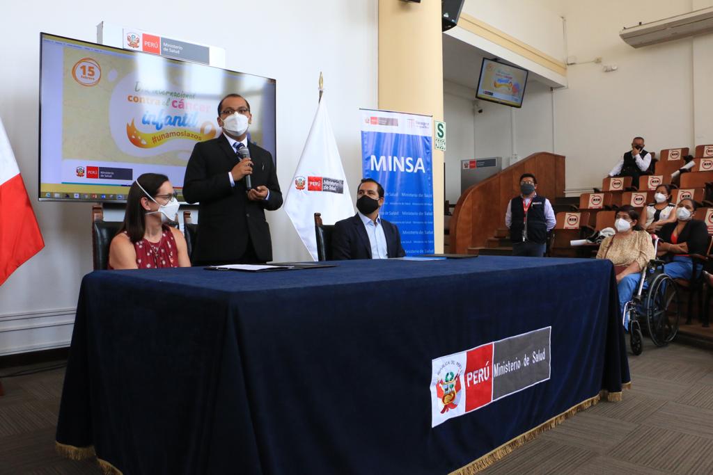 Minsa_Peru's tweet photo. Según el convenio, Latam Perú emitirá 200 boletos aéreos de ruta nacional para que los pacientes oncológicos y sus acompañantes puedan utilizarlos y ser trasladados desde su ciudad de origen hacia los centros especializados donde llevan su tratamiento. https://t.co/ShPqqwMn1y