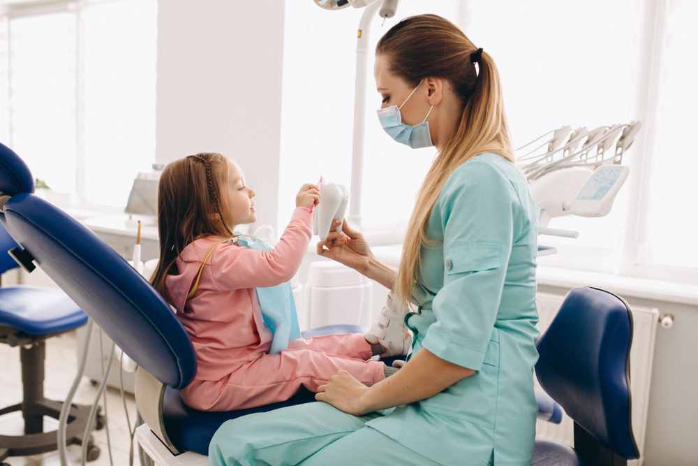 If you want your kids to have healthy teeth and gums and learn essential oral habits, it is important that you take them to the dentist before they clock one.

allkidsdentistryscv.com/blog/friendly-…