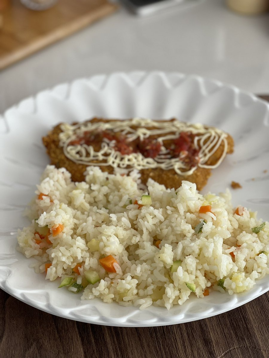 kishidagumi's tweet photo. 今日のお昼は
#filetedepescado 
ご飯に野菜混ぜてシバいた🥳 https://t.co/7tCp6guVPm