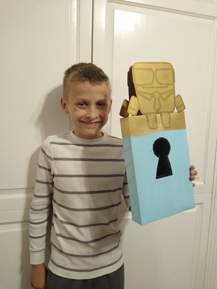 BlocProf's tweet photo. My son's Valentine's box for achool, with his favorite (and one of a kind, owned by Zach) legendary Architect's cubie. @CoinHuntWorld https://t.co/GQtgEow0DQ