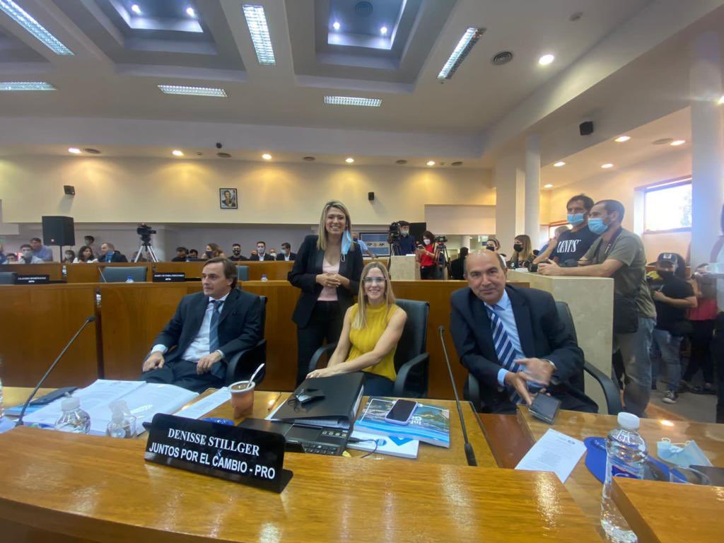 denisse532's tweet photo. Apertura de sesiones 2022. Juntos con @BermudezNQN, @nadiajmarquez @JuanPelaeznqn como #interbloque vamos a generar propuestas e ideas claras, consolidando una oposición seria y responsable. https://t.co/lOH1Av5gwx
