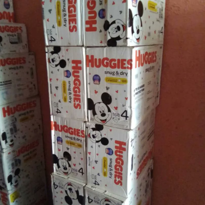 importeddiapers's tweet photo. All your favourite diapers are back in stock, and in all sizes too! 🎉

See products and prices:

🌹Little Movers: N37,000
🌹Little Snugglers: N32,000
🌹Snug &amp; Dry: N32,000
🌹Huggies Slip-on: N32,000
🌹Pampers Swaddlers: N32,000

Pampers Swaddlers is also available in size 7! https://t.co/aX1kOurvSG