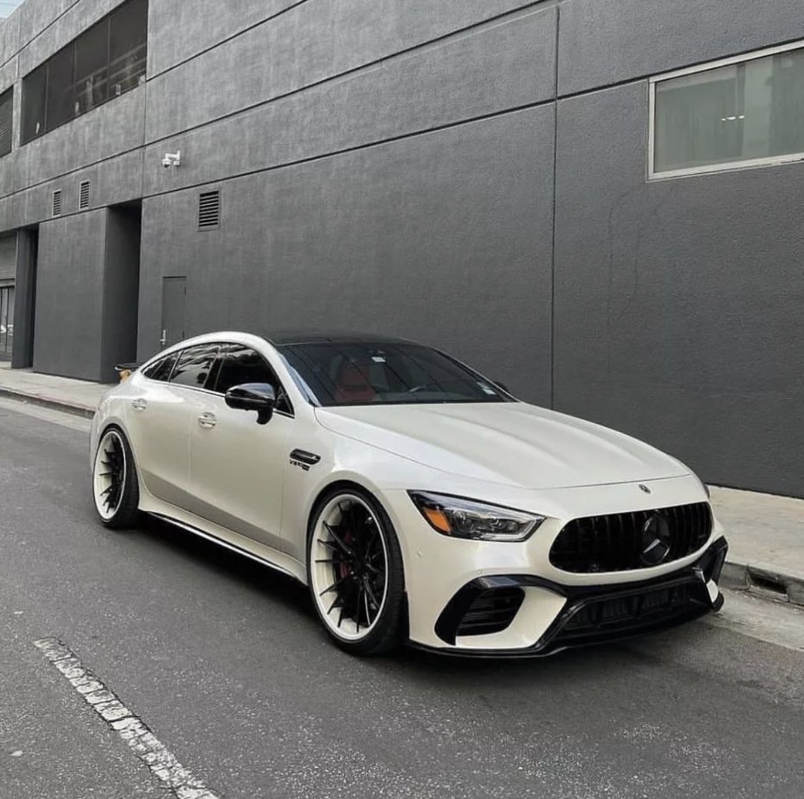 LUXURY 🏁 tweet media