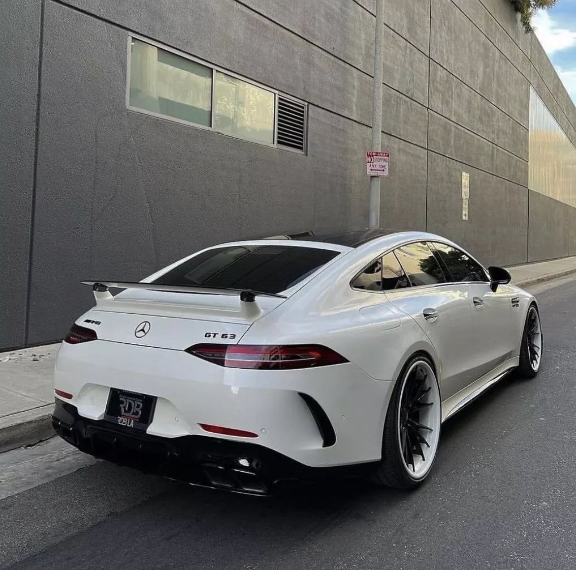 LUXURY 🏁 tweet media