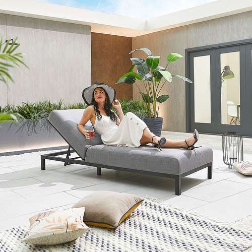 YFurnished's tweet photo. 🚨New Garden Furniture🏡 – Now In Stock.🚨

Relax in style and comfort this coming spring.💐

📷: Sunny Lounger.
💷: £749.00

To view our full range visit our website: https://t.co/YmMZXY0AfY https://t.co/3XS7192BhS
