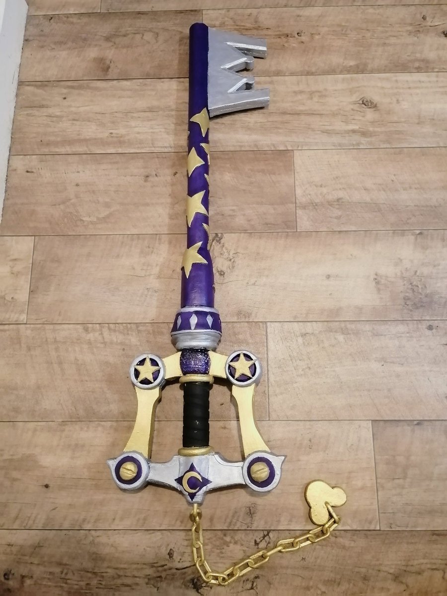 Made my own star cluster keyblade 😁 turned out incredible 😱 so happy with it 😁😁

#evafoam #foambuild #foam #begginner #noob #cantpaint #artsncraft #cosplay #foamprop #prop #game #arty #craft #kingdomhearts #keyblade #mickeymouse #mickeymousekeyblade #starclusterkeyblade