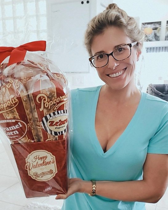 Got this beautiful bouquet of popcorn from @TheOriginalDoc for Valentines Day.  Thank you guts and you<a class="tags" target="_blank" title="On Twitter" href="/?out=eyJ0eXAiOiJKV1QiLCJhbGciOiJIUzUxMiJ9.eyJpYXQiOjE3MjAzMjYyNTIsImlzcyI6InR3cG9ybnN0YXJzLmNvbSIsIm5iZiI6MTcyMDMyNjI1MiwiZXhwIjoxNzUxODYyMjUyLCJyZWRpcmVjdF91cmwiOiJodHRwczovL3R3aXR0ZXIuY29tL1RoZU9yaWdpbmFsRG9jIn0.ERa6s5rlQPlO62pvnz6CMDKhjkPM5xmH4rLohJ9ySPob7MWj-LOmnw5L0_Naty_X17nDKShzPRAOM9giD-ZQqA">@TheOriginalDoc</a><a href="/tag/mvsales"class="tags"><span>#mvsales</span></a>