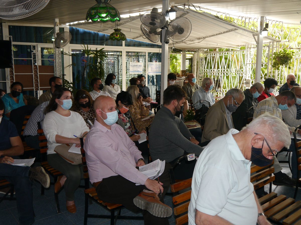 Presentes además <a href="/QueipoRuiz/">Joel Queipo Ruíz</a> , <a href="/MeisiBWeiss/">Meisi Bolaños Weiss</a> , @MartaEFeito ,  <a href="/marta_wilson/">Marta Wilson González</a> y <a href="/AnaTeresitaGF/">AnaTeresita González</a> ; de conjunto con profesores, investigadores, directivos y jóvenes