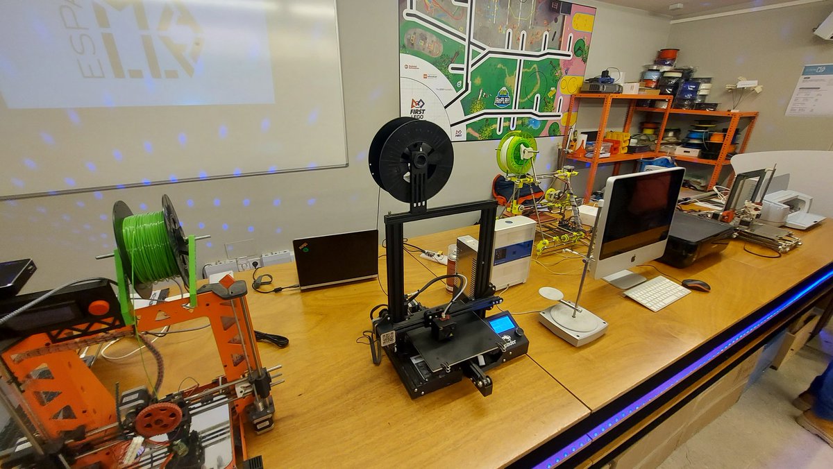 ajigualada's tweet image. Aquest vespre l&apos;@AteneuIgualadi ha inaugurat l&apos;espai @MALLAProjecte , una àrea de formació i experimentació en el món dels &quot;makers&quot;, el disseny i la tecnologia. @TICAnoia @dissenyigualada

💻🖥 Un espai obert a tothom que compta amb el suport de l&apos;@ajigualada i el @ConsellAnoia