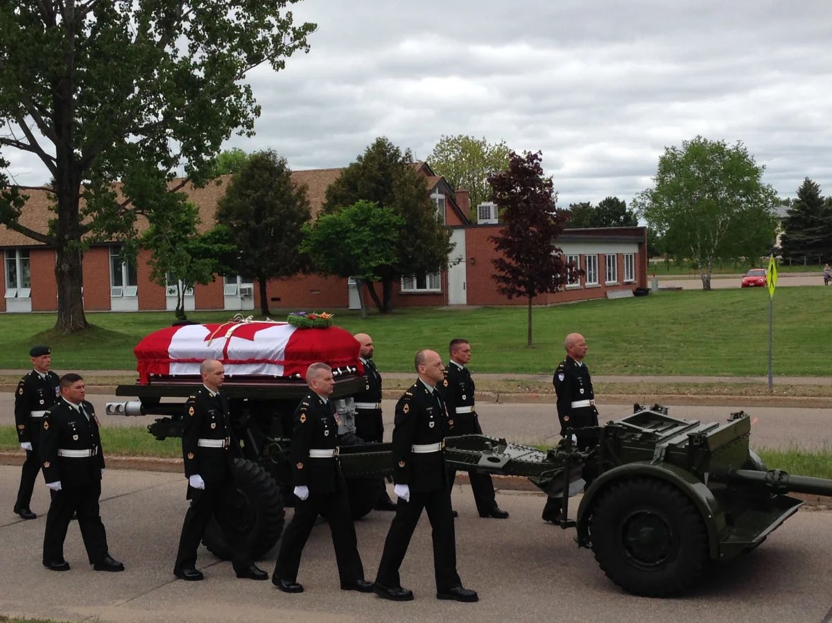 AGoatRodeoBlog's tweet photo. For the last almost 8 years, whenever I see a Canadian flag, this is the image that instantly comes to my mind. It is permanently seared in my heart. This is what sacrifice looks like. It’s not wearing a mask or showing proof of vaccination. It’s burying your husband. 1/ https://t.co/2A6XBX3YBy