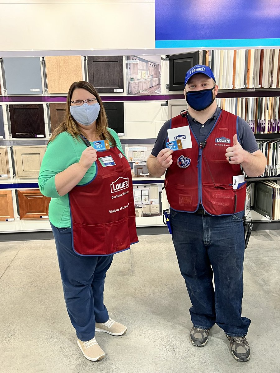 0737Mason's tweet photo. Awesome spotlight at 737! Discussed wins from 2022 from the SMM and discussed ways we can improve in 2022! Discussed IMS execution and the importance of the “A” in SMART! Recognized 2 specialists for their bronze credit awards and 1 for their GOLD award! @specialtylowes https://t.co/io6fcMlQOR