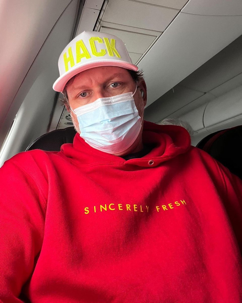 spreadlovefresh's tweet photo. Life Hack! Wear SF on the plane &amp; you will be fly forever https://t.co/NdGwdsdUf2