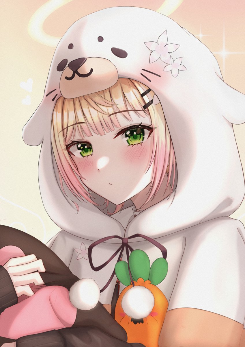 momosuzu nene 1girl hood green eyes blonde hair solo blush pink hair  illustration images