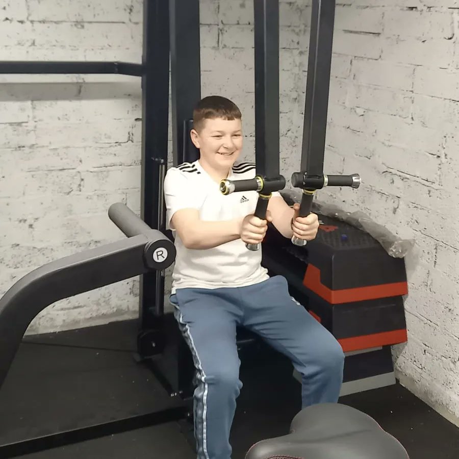 limerickyouth's tweet photo. The fitness sessions continued at @garryowencdp with youth worker Jonathan joining the fun.

Cheered on by the boys, Jonathan tried his hand at weightlifting but he seems to be struggling! 🤣 

The prog is a partnership between #Garryowen Youth &amp; #Irishtown #gydp

#limyouth #lys https://t.co/DGbQsQy0Xi