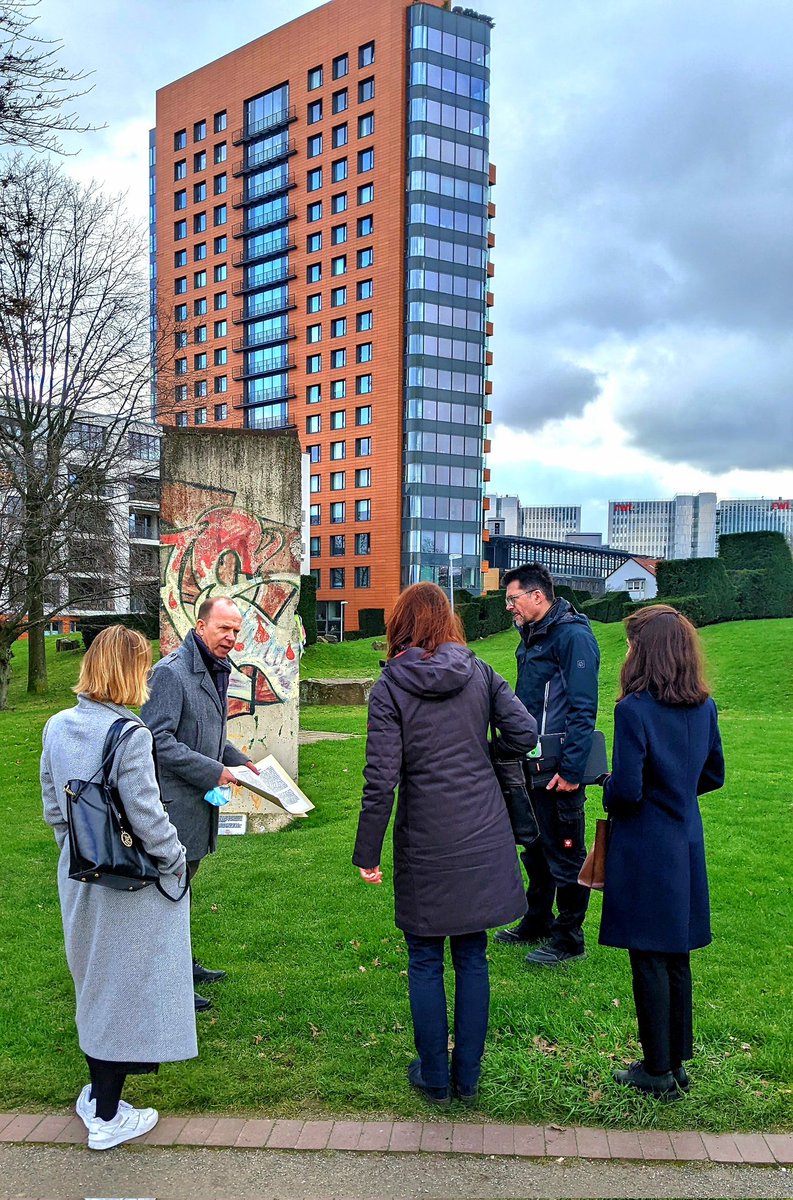 VABNRW's tweet photo. Ortstermin heute am #mauersegment in Düsseldorf. Angeregt durch den Runden Tisch mit den SED-Opferverbänden hat der Landtag beschlossen, den #Erinnerungsort aufzuwerten. Zusammen mit der Staatskanzlei koordiniert Heiko Hendriks die Umsetzung. https://t.co/LDUfpkNRh5