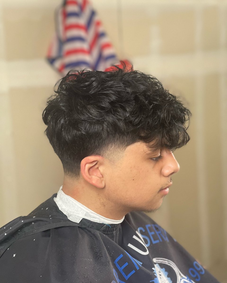 This Low Taper is NO JOKE 💫 
___________________________
KLEAN&amp;SIMPLE 

• Looking for a Quality Barber? Let me help you transform your look with a CRISPY haircut 📝 

• I’m always taking new clients, I’ll fit you in I GOT YOU! 💼

• Dm to book an appointment 📆
thank y’all ❤️‍🔥