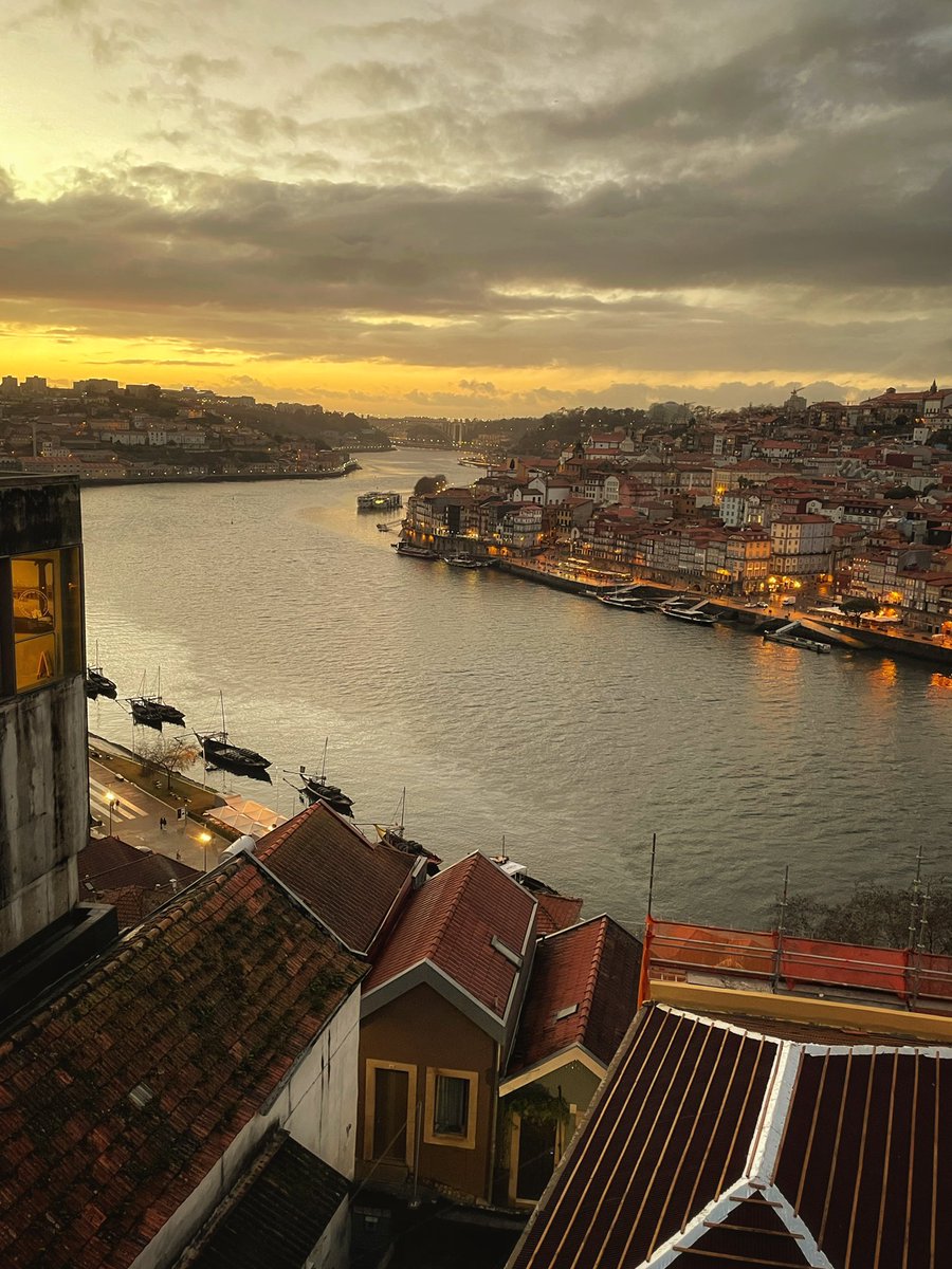 Evening fall..Vila nova de gaia #porto #Portugal #Douroriver #iPhone #sunset