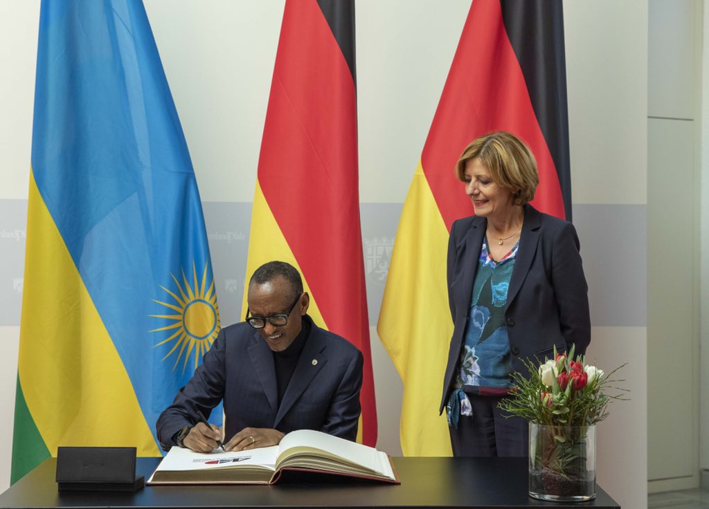 UrugwiroVillage's tweet photo. Earlier today, President Kagame met with Malu Dreyer, Minister President of Rhineland-Palatinate at the State Chancellery to discuss the fruitful 40 year partnership with Rwanda in various sectors including education, health and economic cooperation. https://t.co/QvyOewAHiM