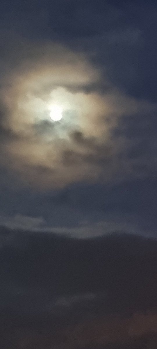 grannygrumps70's tweet photo. @LynnParsonsUK evening Lynn what a beautiful moon there is tonight lighting the way home for me when I finished work earlier now listening to you as I wind down before sleep https://t.co/ZU2fIBggaC