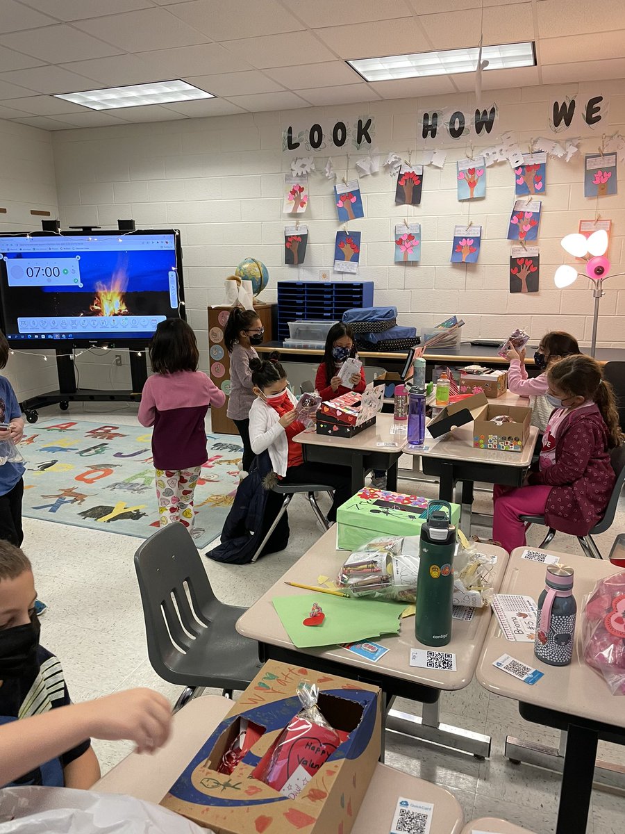_MsVillagomez's tweet photo. Valentine’s Day was such a fun day to start our week! I have so much love for this class! ❤️ https://t.co/L9smZv2rdR