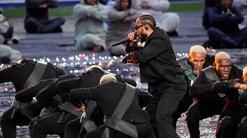 Cheetah369's tweet image. Vous voyez les mecs blonds avec @kendricklamar pendant sa performance au #Superbowl ? Je pense qu’ils font référence aux Golden Lords du film #MeteorMan sorti en 1993 ! J’ai tellement cherché dans ma tête que j’ai fini par trouver ! si demain vos blogs en parlent , taggez moi 😎