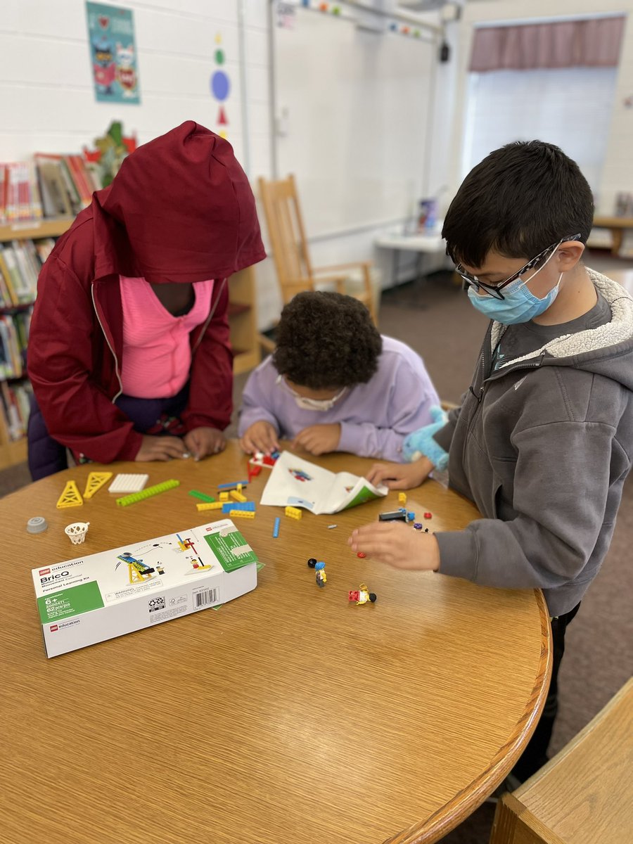 HollyWulfekuhle's tweet image. Little engineers in the making…#buildingrobots