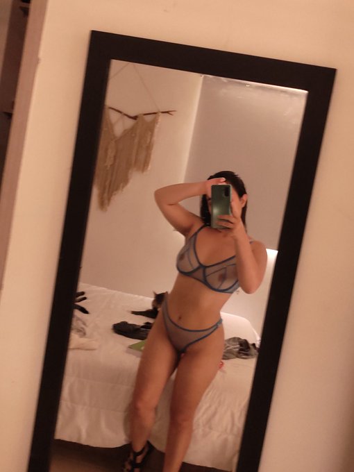 Today I woke up with nice gifts...since yesterday none of the apps on my phone work so I'll just use<a href="/tag/onlyfans"class="tags"><span>#onlyfans</span></a>
