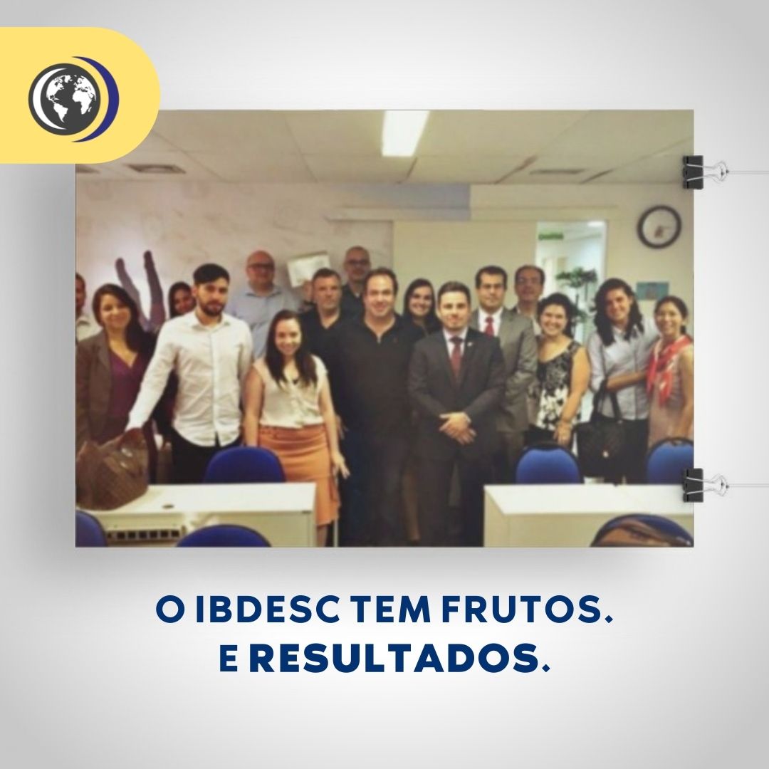 DtoComparado's tweet photo. O IBDESC caminha para o seu 5.º ano de história. A foto traz parte da turma do I Curso Breve de Direito Português para Advogados Brasileiros, realizado em 15/12/2017 em São Paulo. Da turma emergiram grandes advogados, professores, professoras, mentores e mentoras. Avante vamos! https://t.co/B51EIyO4Py