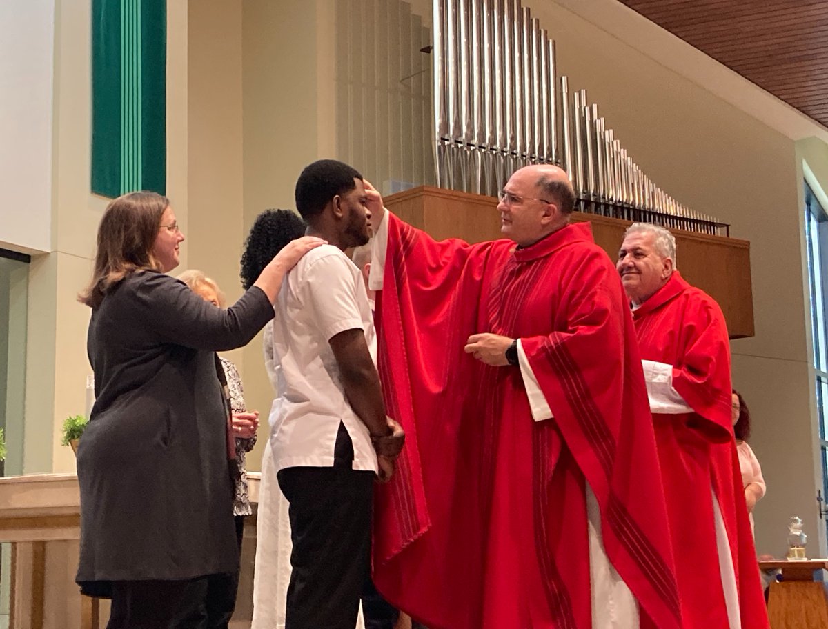 SCOS_parish_'s tweet photo. On Sunday, February 13th at the 11:00 am mass we welcomed two new members into the full communion of the Church and confirmed 8 Catholic adults! It was a beautiful witness of faith! #LifeatSiena https://t.co/dduUdALzV0