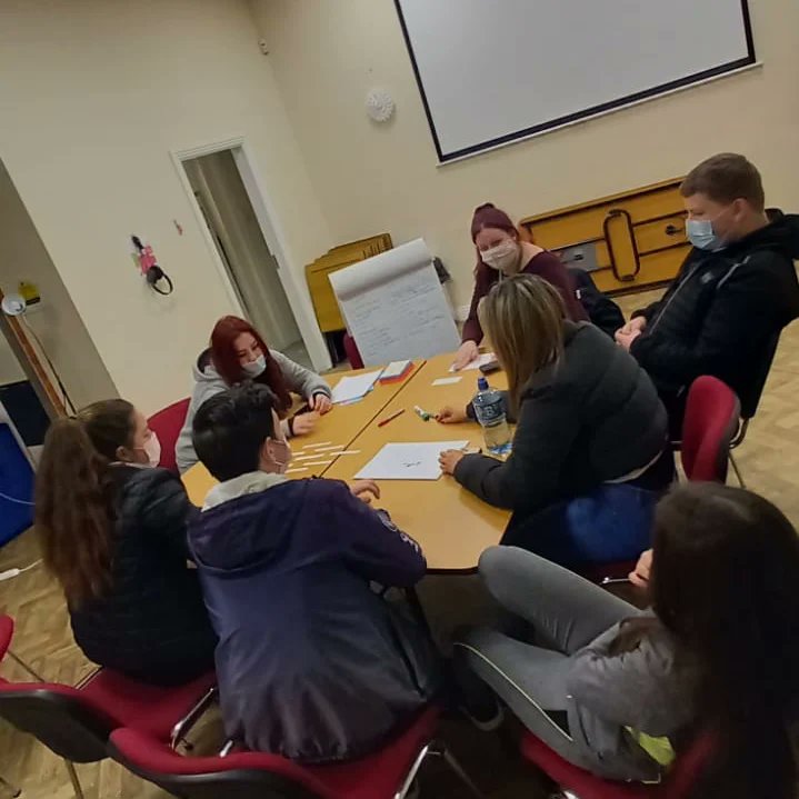limerickyouth's tweet photo. The #Garryowen Youth Committee continued their leadership training with youth worker Stacey at @garryowencdp Accredited by @YouthScotland, Involvemet Leadership Training Prog equips teenagers with the skills be a voice for their peers 🗣 #limyouth #lys #gydp @ywirl @LimClareETB https://t.co/muiCkXO0PU