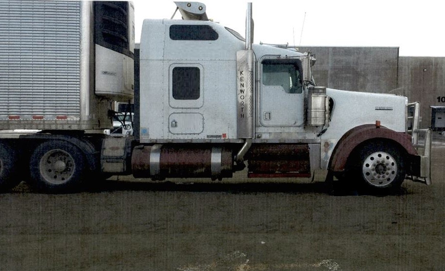 TruckSafe's tweet photo. Here's a new 1-page Trucking Fatality Narrative from Washington Sate's FACE Program about a driver who was struck by a semi-truck in a shipper's parking lot. Read it here: 
https://t.co/lSDmwqQeae

#trucker #TruckDriver #trucking #transportationsafety #SafetyFirst https://t.co/dm5SWoOpiR