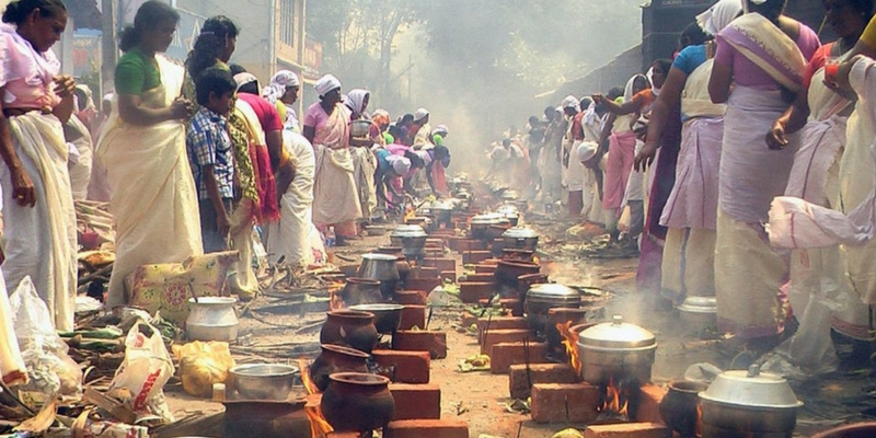 Digangana9's tweet photo. Attukal Temple, Thiruvananthapuram, Kerala

This temple is dedicated to Maa Kanyaka Devi. During Sankranti days, MEN ARE NOT ALLOWED TO ENTER THIS TEMPLE. During those days, they offer very special rituals to Maa Kanyaka where the rituals organized by women only. https://t.co/UlqlcgvJtP