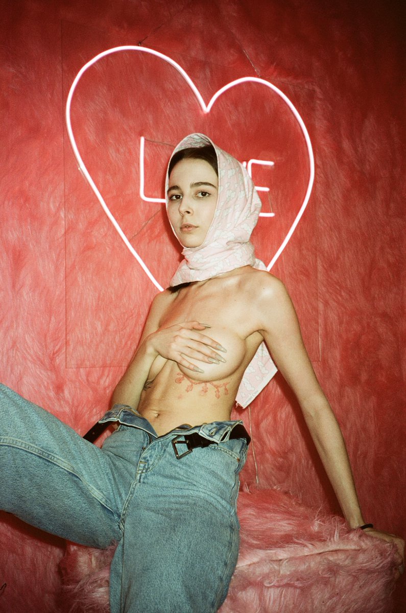 DoraIvleva's tweet image. My night valentine to u because every day should be holiday 🫀
From series of works "Film"

hic.af/o/673842