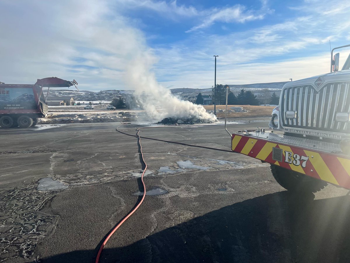 Park City Fire Department reports PCFD Engine 33 and 37,  Ambulance 37, Water Tender 237 and Battalion 3 were on scene of a garbage truck fire on Silver Creek Dr. Firefighters responded and knocked down the fire quickly.

#pcfd #pcfire #parkcityfire #firefighters #fire https://t.co/TUESmxnWn9