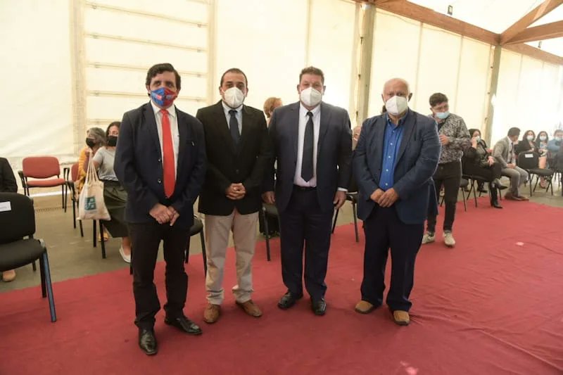 corelosrios's tweet photo. ➡️El Gobernador Protocolar @ELIASSABAT junto a los Consejeros Regionales @jtaladriz y @HectorPachecor participaron de la ceremonia de aniversario de los 201 años de La Unión.
✔️Nuestro compromiso es continuar apoyando en el desarrollo integral de la capital de #ElRanco https://t.co/WYX61e74vL