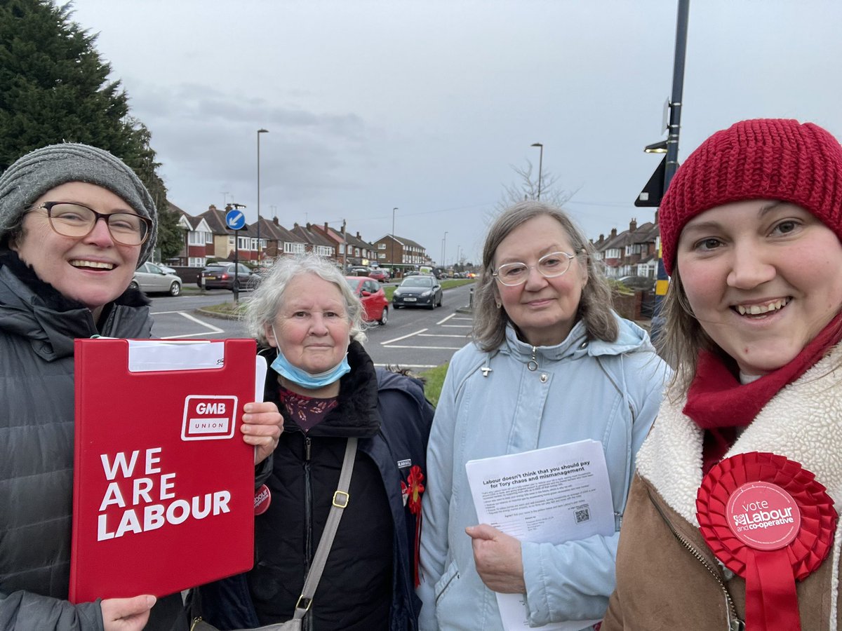 Great to join @samatquinton and local activists tonight. Sam and I are proud @GMBWestMidlands members and it was great to be out speaking to residents on #HeartUnionsWeek and share the latest update on road resurfacing in #quinton