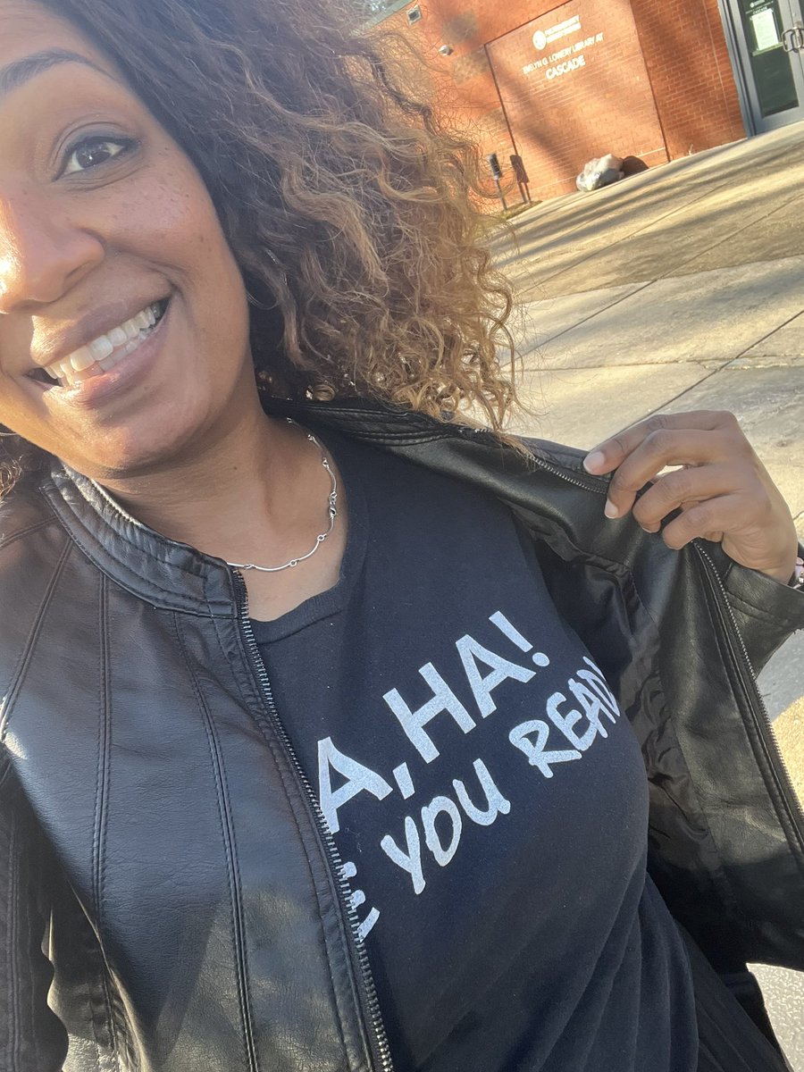 JenWinSaunders's tweet photo. It’s #TShirtTuesday and I stopped by my fav place in #SWAtlanta #whatbookareyoureading #finditinthelibrary #hahamadeyouread https://t.co/DLt64zXtl7