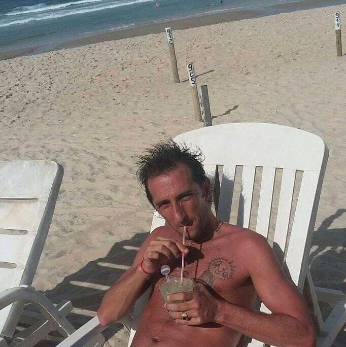 tabarefernandez's tweet photo. Mar 🏊‍♂️y previa 🍹para NO ESCUCHAR #LaRadioMAK 19hs @LaRadioMAK con @rinconet @NagusInfo @elbosnio @AmadoBoudouArg y que no se caiga el castillo🏰 de arena.
https://t.co/hkpr2217Lq https://t.co/IxjhxYRwoO